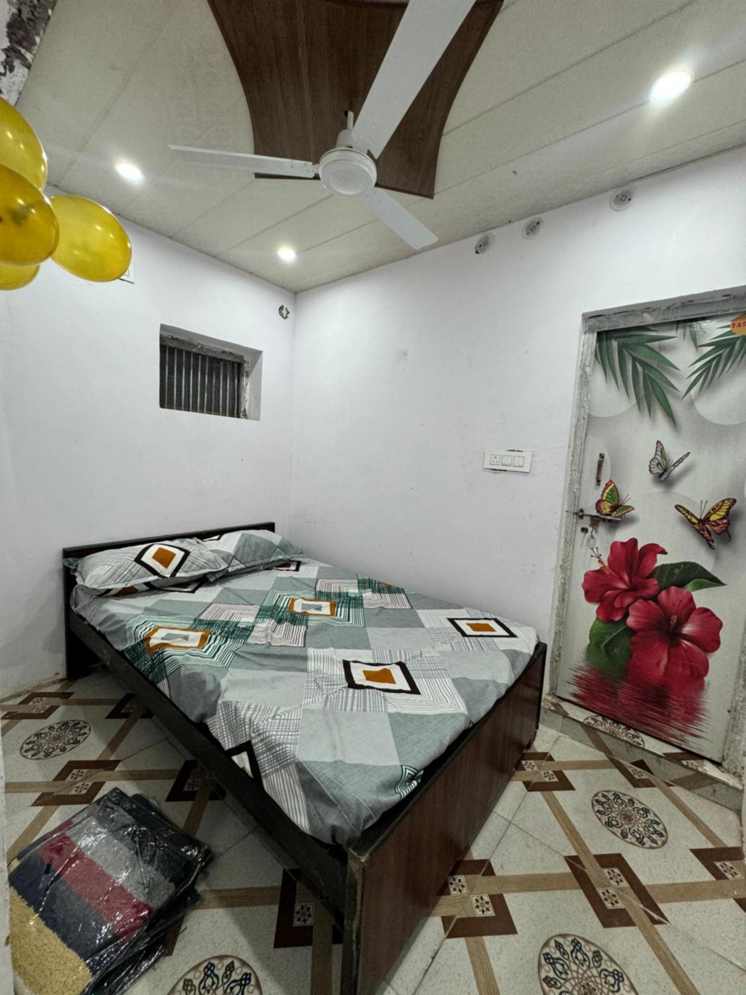 Отель Pakhi Residency Вриндавана Экстерьер фото