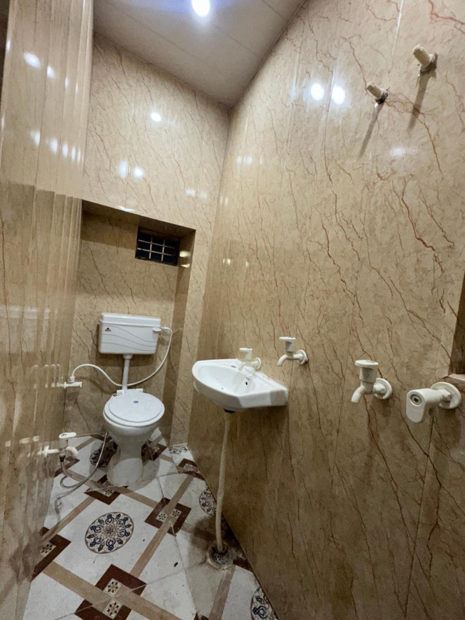 Отель Pakhi Residency Вриндавана Экстерьер фото