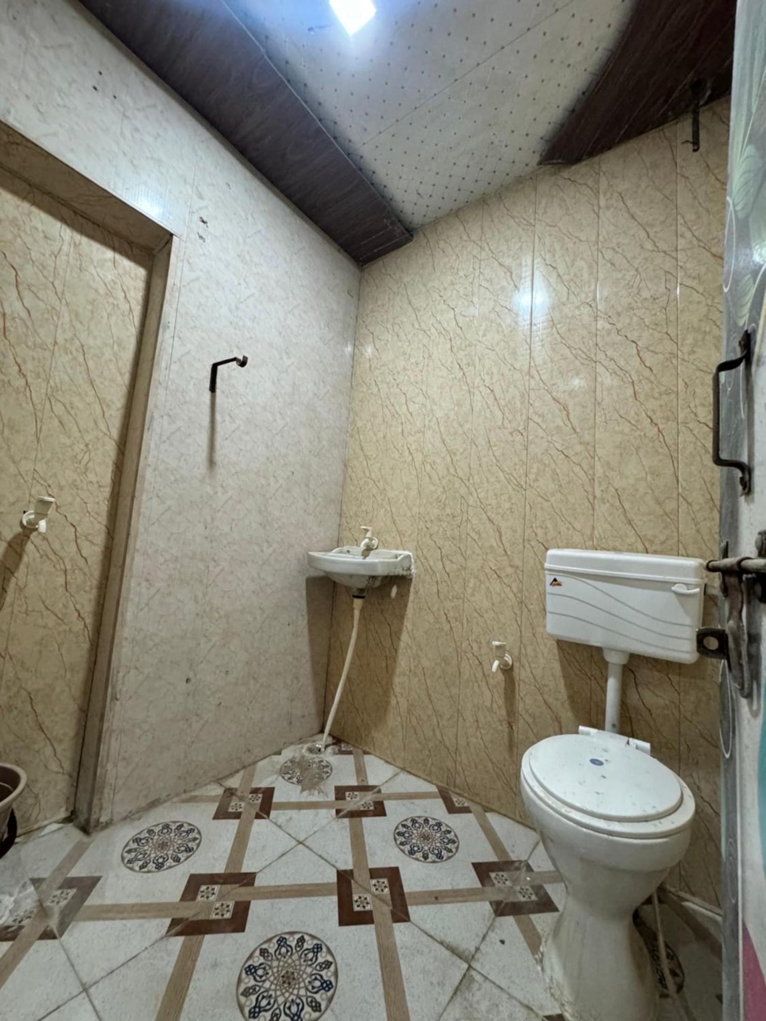 Отель Pakhi Residency Вриндавана Экстерьер фото