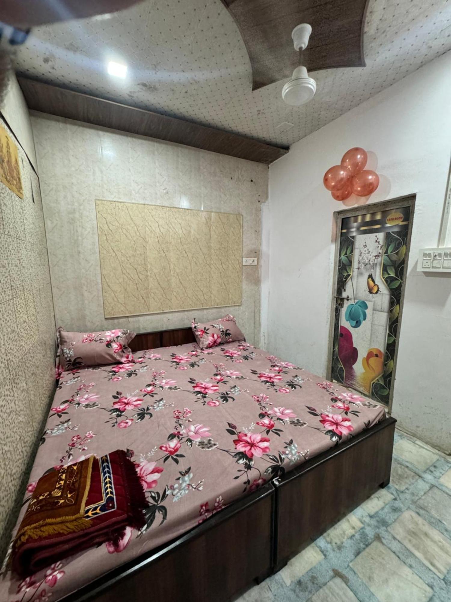Отель Pakhi Residency Вриндавана Экстерьер фото