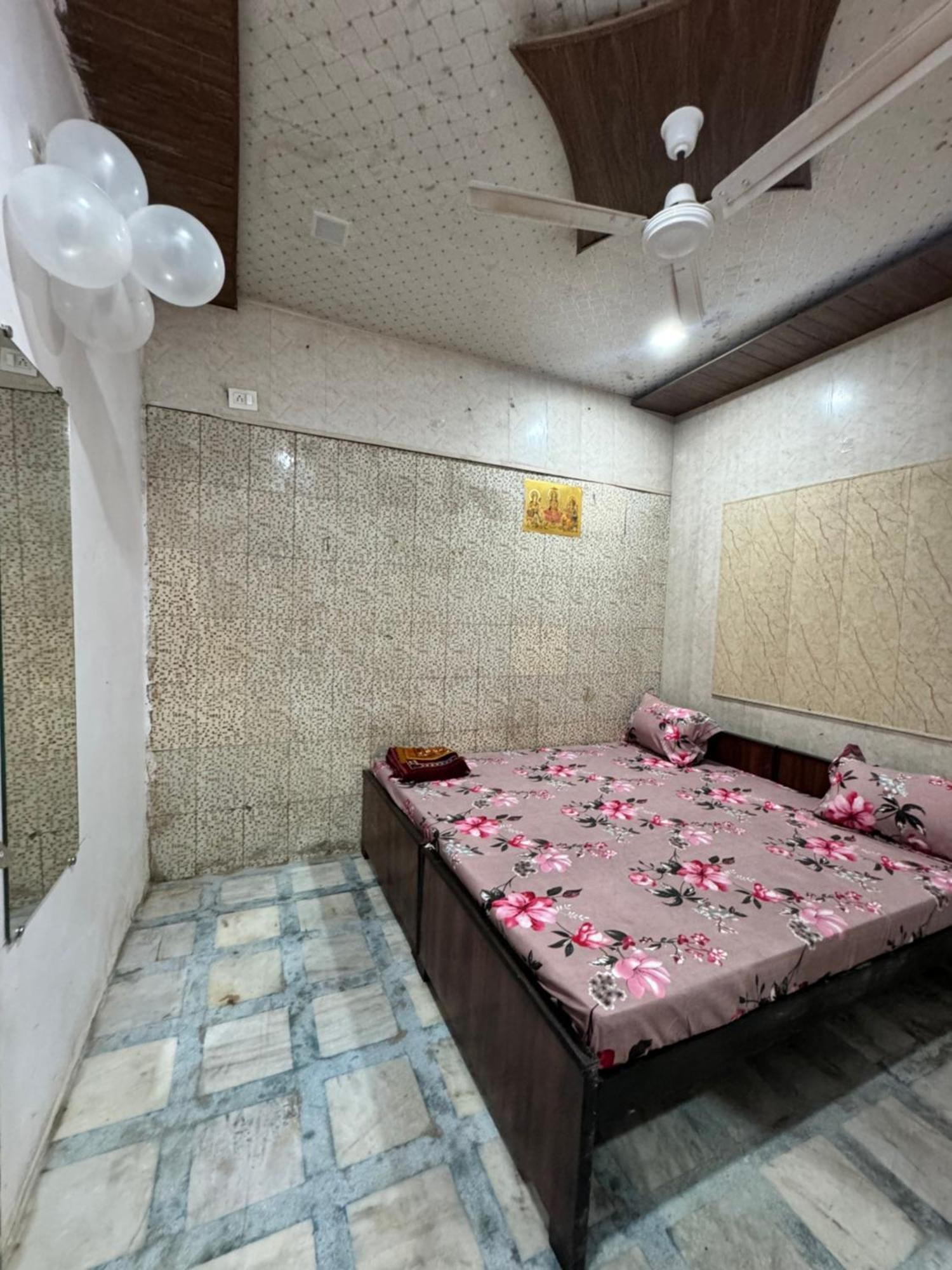 Отель Pakhi Residency Вриндавана Экстерьер фото